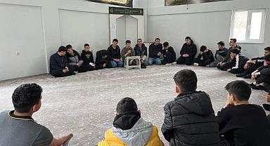 Kaynarca İmam Hatipte Merhum Öğrencileri İçin Hatim Programı