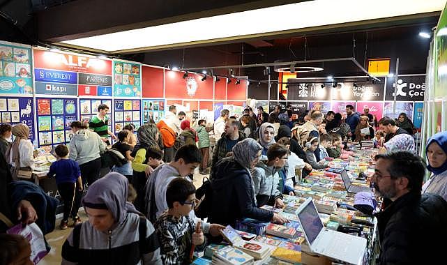 Sakarya Çocuk Edebiyatı Fuarı Hafta Sonunda Doldu Taştı