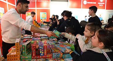 Sakarya Çocuk Edebiyatı Fuarı’na Akın Ediyor 2 Günde Rekor Katılım