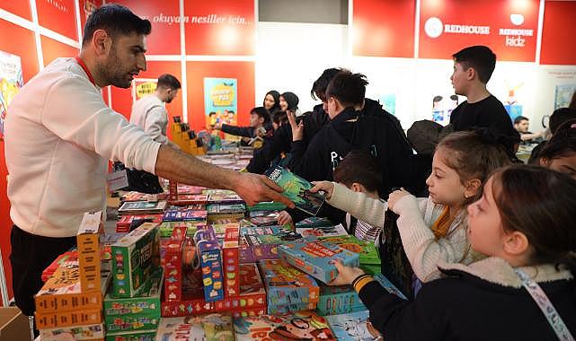 Sakarya Çocuk Edebiyatı Fuarı’na Akın Ediyor 2 Günde Rekor Katılım