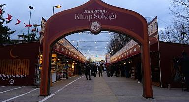 Sakarya’da Bir Ramazan Klasiği Ve Büyükşehir’in Geleneği Kitap Sokağı Kapılarını Açtı