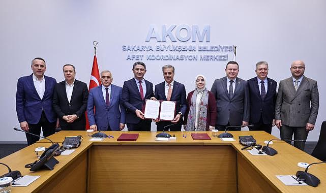 Sakarya Tarihi Projeyle Uluslararası Sporun Merkezi Olacak Mollaköy Kano Kürek Parkuru, Millet Bahçesi Ve Su Parkı İçin İmza Atıldı