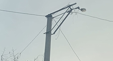 SOĞUK KIŞ GÜNÜNDE TURANLAR MAHALLESİNİN ELEKTRİĞİNİ KESTİLER