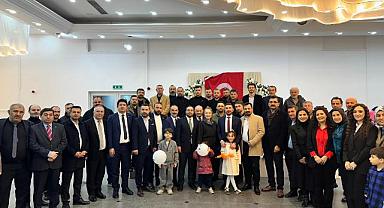 ANAHTAR PARTİ HENDEK'TE SALONA SIĞMADI.