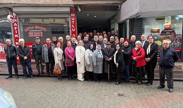 ECEVİT KELEŞ CHP’Lİ ÜYELER VE ESNAFLARLA BAYRAMLAŞTI