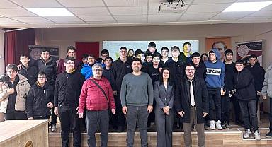 HENDEK’TE GENÇLERE OBEZİTE VE SAĞLIKLI BESLENME EĞİTİMİ VERİLDİ