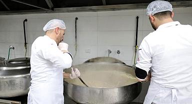 Ramazan'da 90 bin Kişilik İftar Yemeği Büyükşehir Kazanlarında Pişiyor
