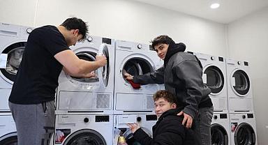 Sakarya’da üniversite öğrencisinin ‘çamaşır yıkama’ derdi bitti