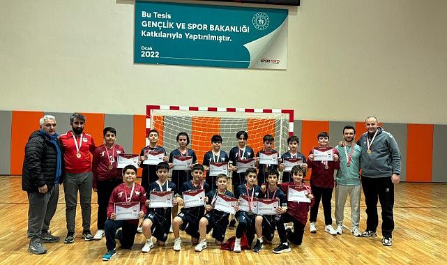 Şehit Mahmutbey Ortaokulu yarı finalde