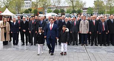 23 Nisan Kutlamaları Çelenk Sunma Töreniyle Başladı