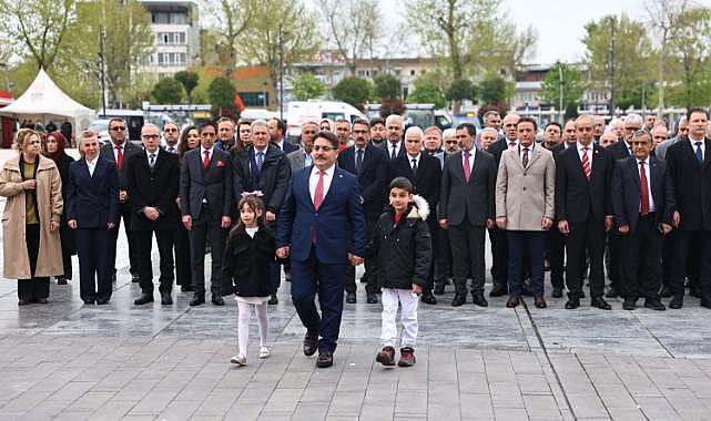 23 Nisan Kutlamaları Çelenk Sunma Töreniyle Başladı