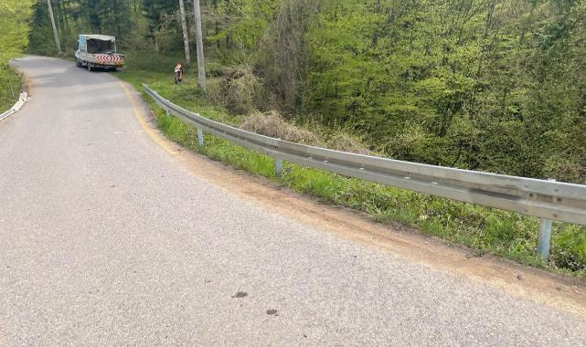 Büyükşehir'den Hendek Hicriye mahallesinde çelik bariyer montajı