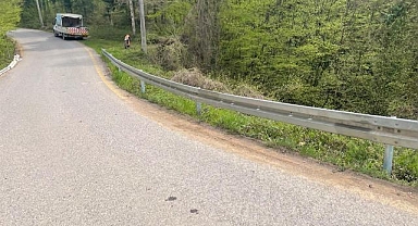 Büyükşehir'den Hendek Hicriye mahallesinde çelik bariyer montajı