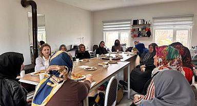 Büyükşehir’in “Kadın Kadına” Projesi 16 İlçede Sahada