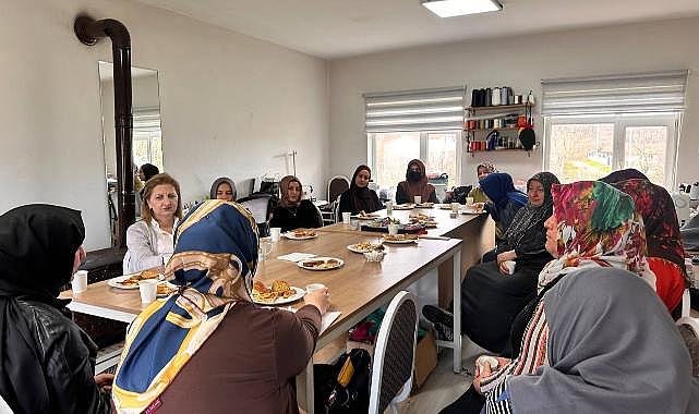 Büyükşehir’in “Kadın Kadına” Projesi 16 İlçede Sahada