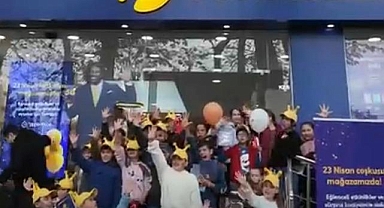 ÇOCUKLAR, DEMSAN TURKCEL MAĞAZASINDA ÇOK MUTLU