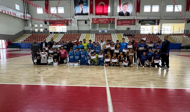 FUTSAL MÜSABAKALARININ ŞAMPİYONU YEŞİLYURT ORTAOKULU OLDU