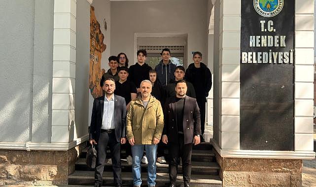 GELECEĞİN BİLİŞİMCİLERİNDEN HENDEK BELEDİYESİNE ZİYARET
