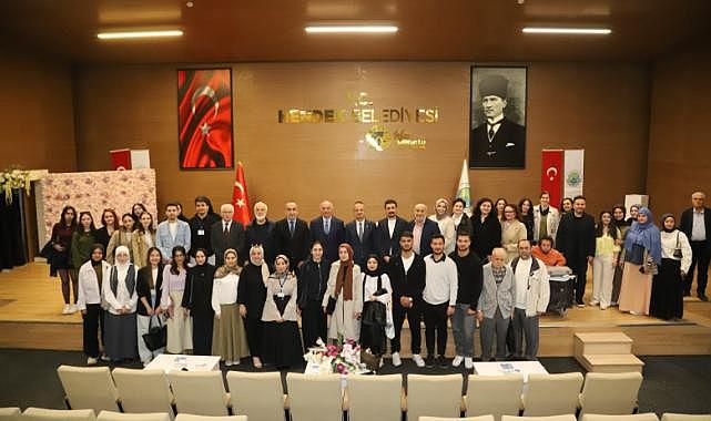 “İYİ İNSAN NASIL YETİŞİR?” KONULU KONFERANS YOĞUN KATILIMLA GERÇEKLEŞTİ