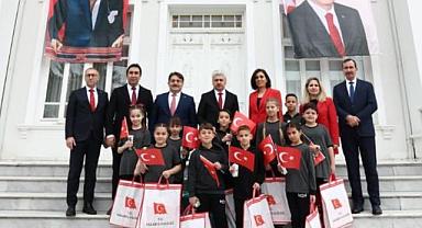 Miniklerden Anlamlı Ziyaret Valilik Makamında 23 Nisan Heyecanı