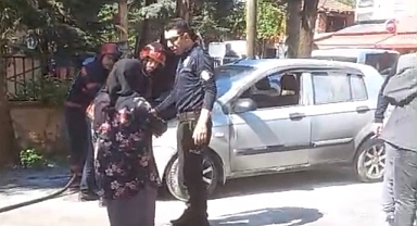 RASİMPAŞA MAHALLESİNDE ARAÇ YANGINI, İTFAİYE TARAFINDAN SÖNDÜRÜLDÜ