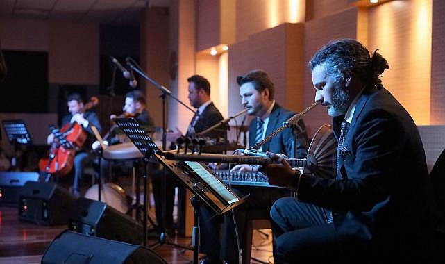 Ziya Taşkent’te Yaprak Sayar Konseriyle Müzik Dolu Gece