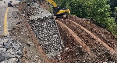 KARAYOLLARI EKİPLERİ, BAYRAKTEPE YOLUNDA ULAŞIM GÜVENLİĞİNİ SAĞLADI