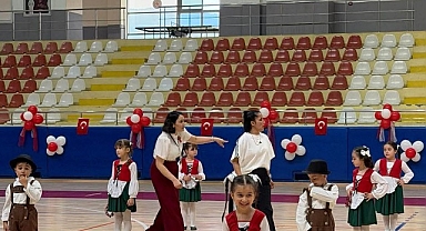SÜRPRİZ KREŞİN MİNİK ÖĞRENCİLERİNDEN ETKİLEYİCİ DANS GÖSTERİSİ