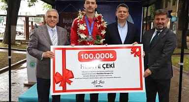AVRUPA İKİNCİLİĞİNİ KAZANAN YUSUF EREN TEMİZEL'E ÖDÜL TÖRENİ