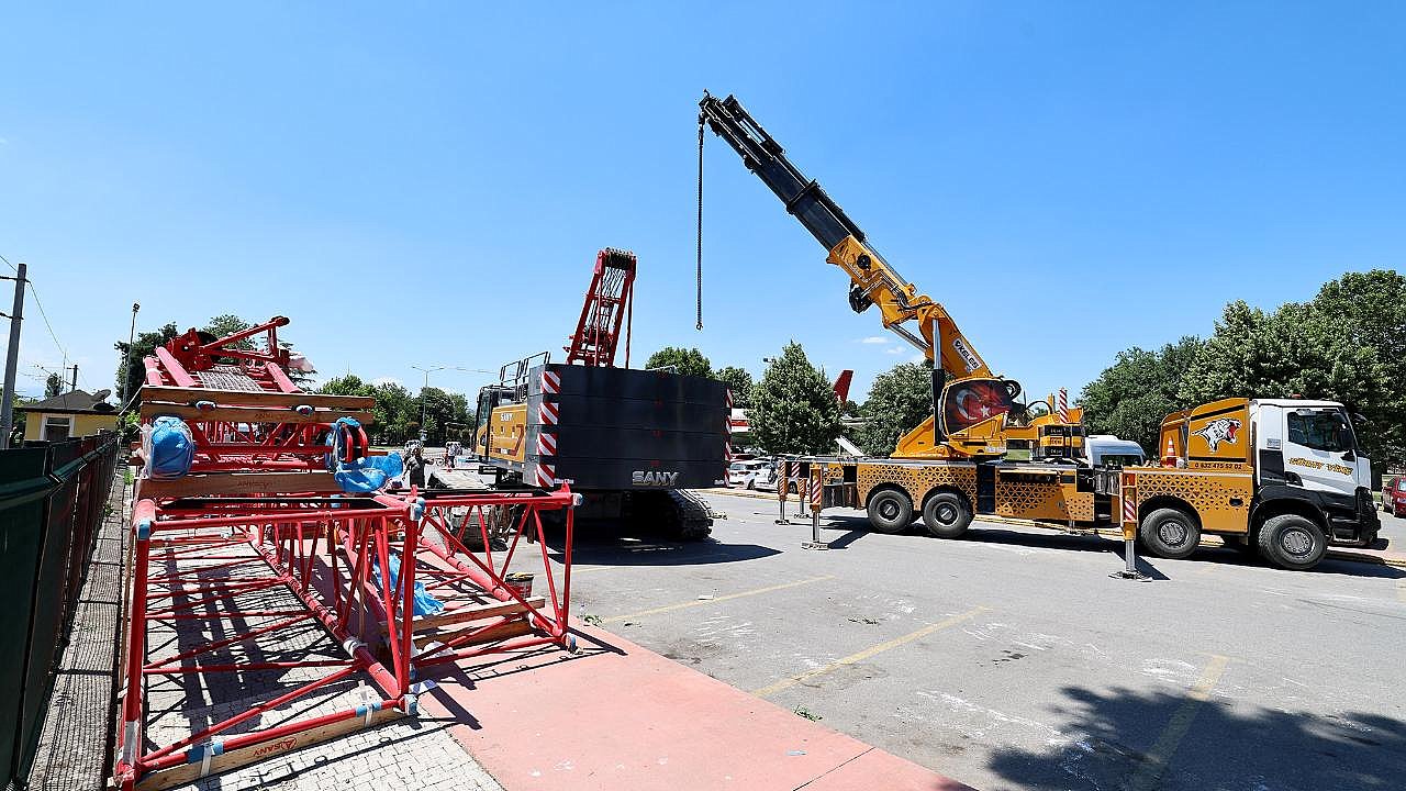 Başkan Alemdar sözünü tuttu; Mithatpaşa-Gar arası tren raylarının ray altına alınması projesinde çalışmalar