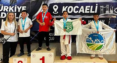 Büyükşehir’in Minik Yıldızları Kocaeli’den 19 Madalya İle Döndü