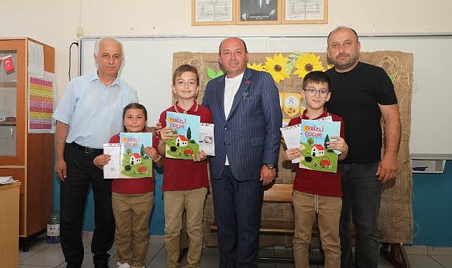 Ferizli'de karne hediyeleri Belediye Başkanı Mehmet Ata'dan