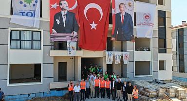 HENDEK AKPINAR’DAKİ TOKİ KONUTLARI YÜKSELMEYE DEVAM EDİYOR