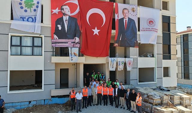 HENDEK AKPINAR'DAKİ TOKİ KONUTLARI YÜKSELMEYE DEVAM EDİYOR