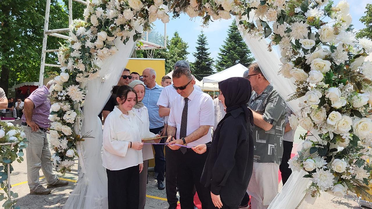 Hendek Atike Hanım Anadolu Lisesi’nde 313 Eserlik Görsel Sanatlar Sergisi Açıldı