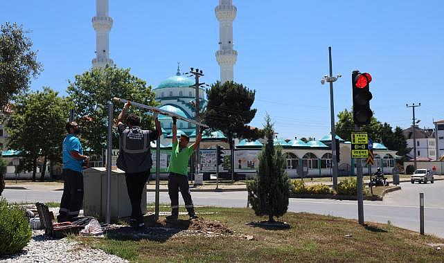 Kavşaklarda elektrik kesintisine son: Büyükşehir’den güneş enerjili çözüm