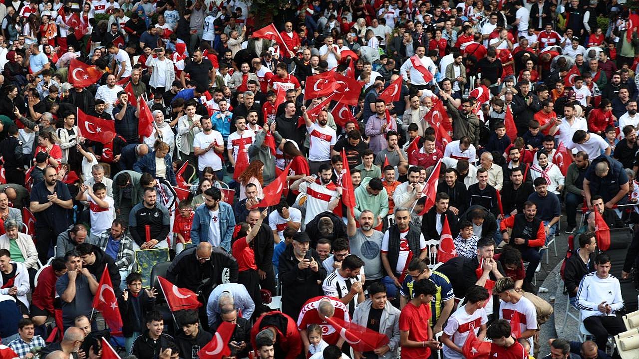 Milli heyecan iki noktada yaşanacak: Büyükşehir’den iki dev ekran