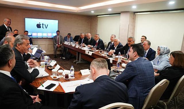  Sakarya'nın dev projeleri Sapanca'da Bakan Kurum'la masaya yatırıldı