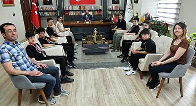 Türkiye İkincisi Satranç Takımından İl Millî Eğitim Müdürüne Ziyaret