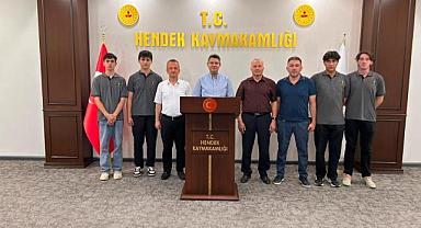 Türkiye Şampiyonu Öğrencilerden, Kaymakam Gökpınar'a ziyaret