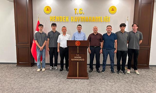 Türkiye Şampiyonu Öğrencilerden, Kaymakam Gökpınar'a ziyaret