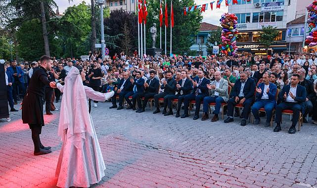 ÜLKÜCÜLERDEN GÖVDE GÖSTERİSİ; ÜLKÜCÜLER, TEK YÜREK, TEK SES!