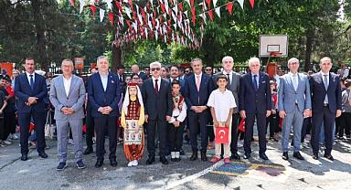 Yusuf Alemdar miniklerin karne heyecanına ortak oldu