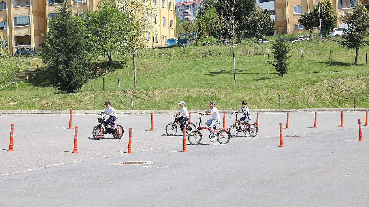 Büyükşehir genç yetenekleri keşfetmek için mahalle mahalle sahaya çıkıyor