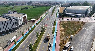 Büyükşehir Yol Çizgilerini Yenileyerek Güvenli Ulaşımı Güçlendiriyor