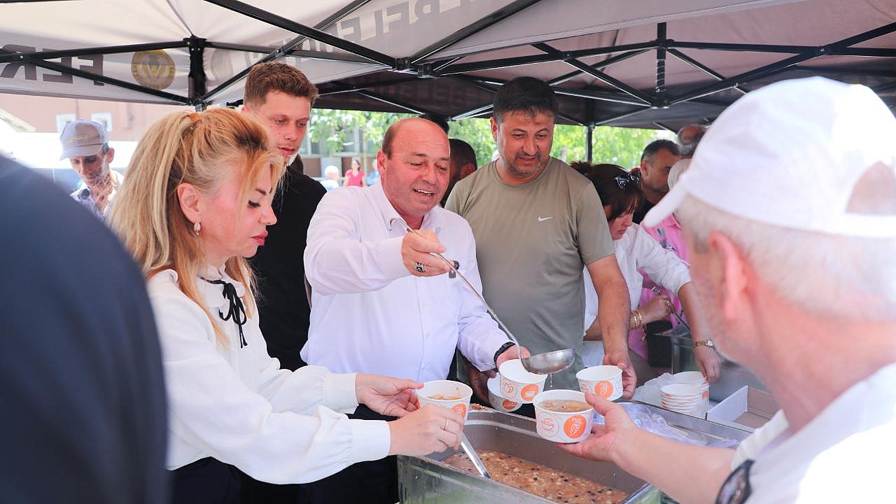 Ferizli’de Aşure Bereketi Vatandaşlarla Paylaşıldı