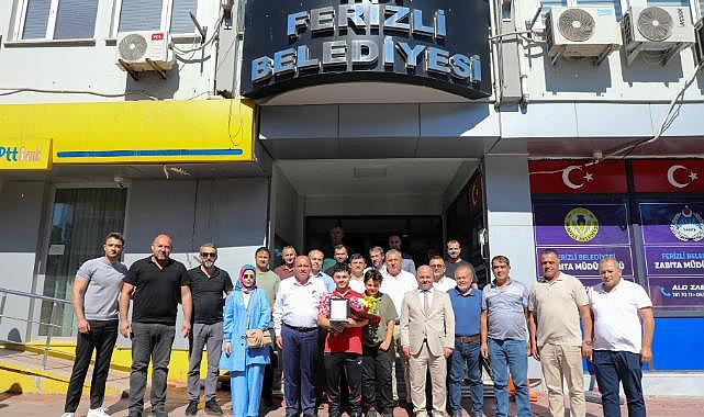 Ferizli’nin Gururu Hacı İsmail Bekar’a Coşkulu Karşılama