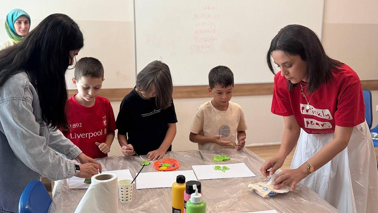Genç Düşünürler Bilim Atölyesi’nde çocuklar bilimi deneyerek keşfetti
