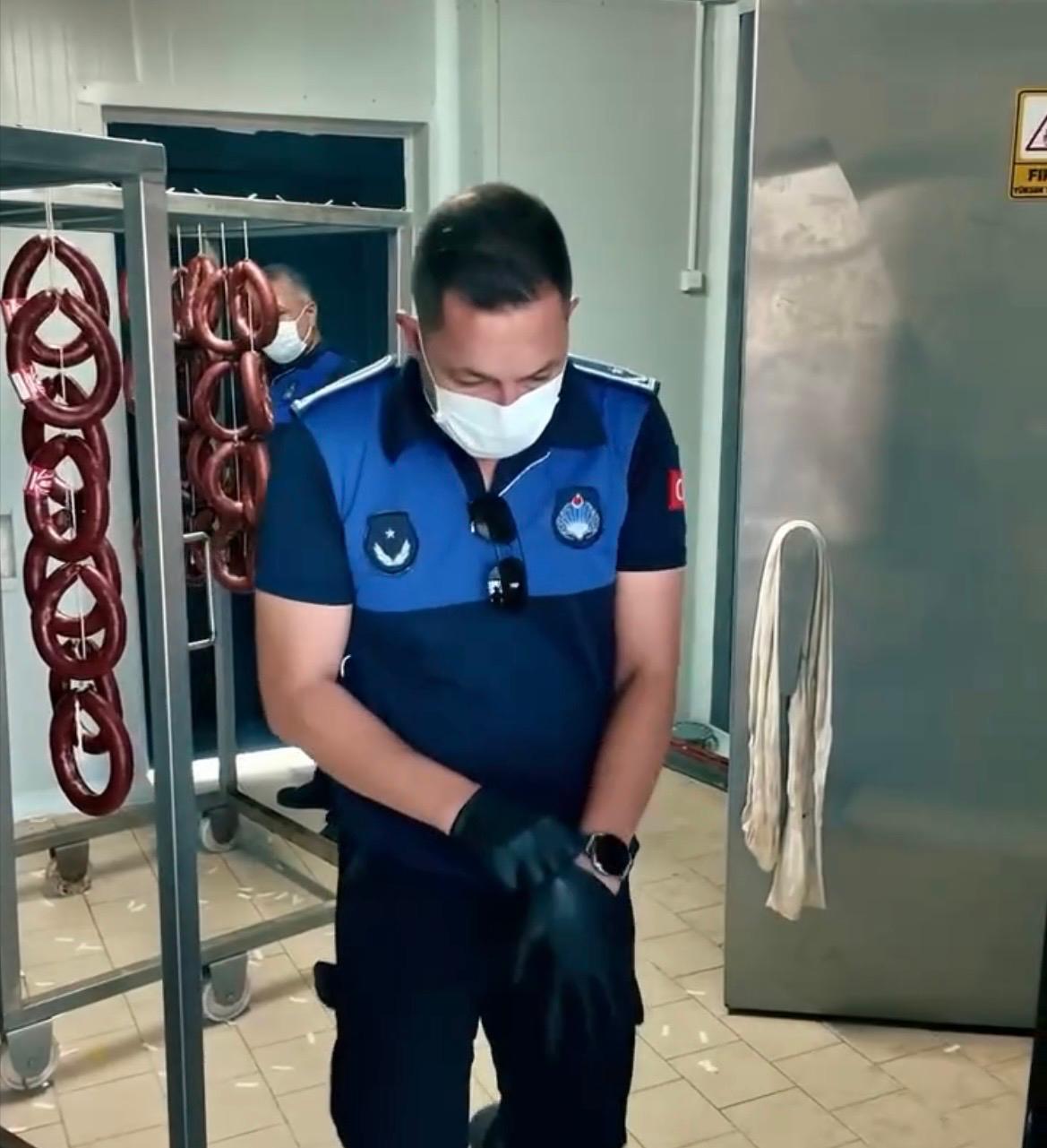 Hendek Zabıtasından Dereboğazı ve Akova'da sucuk operasyonu!