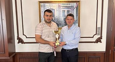 HENDEKLİ BAŞPEHLİVAN SÜLEYMAN AYKIRI'DAN, KAYMAKAM GÖKPINAR'A KUPALI ZİYARET